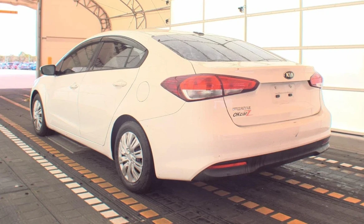 2017 Kia Forte - Image 4 of 6