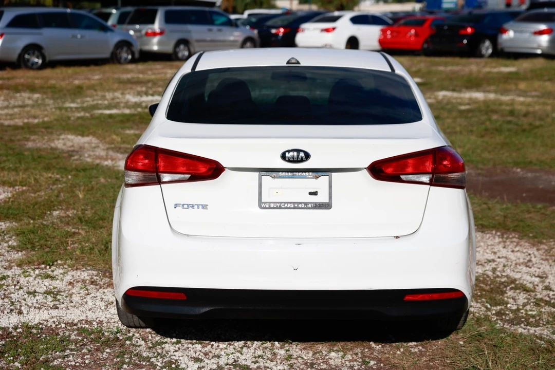 2017 Kia Forte - Image 9 of 12