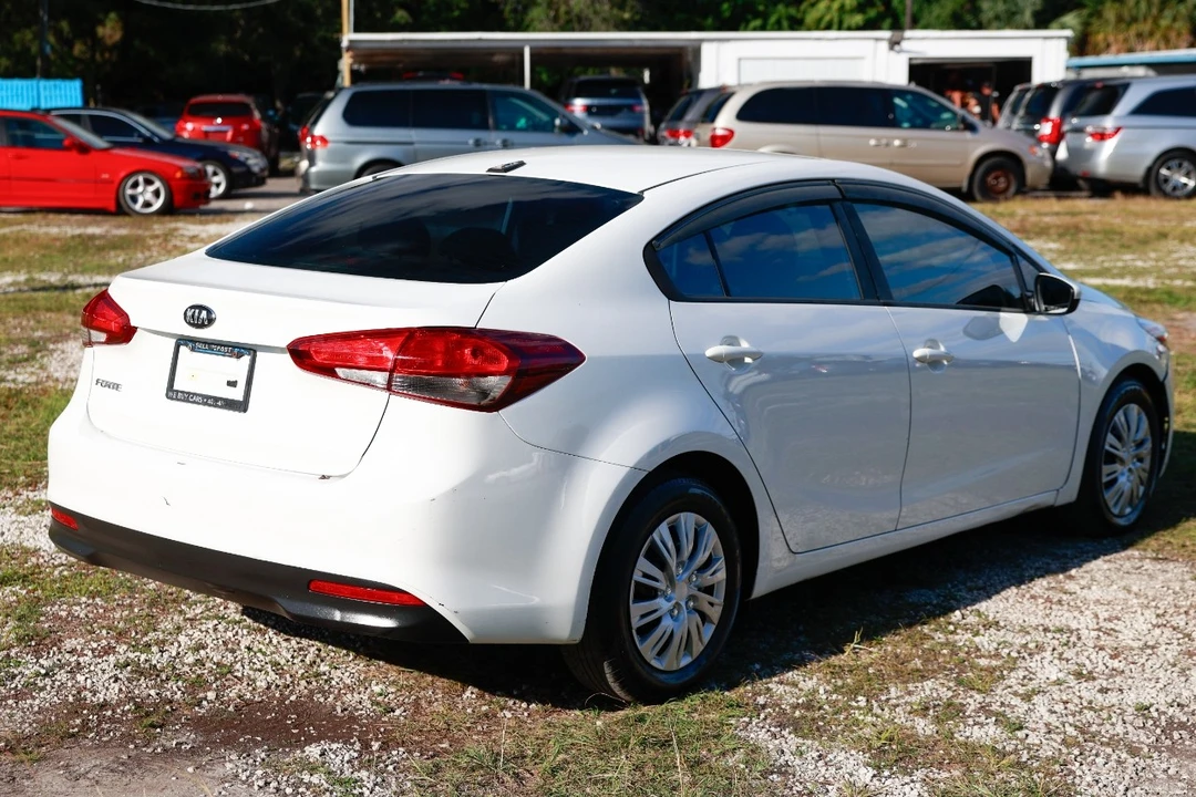 2017 Kia Forte - Image 11 of 12