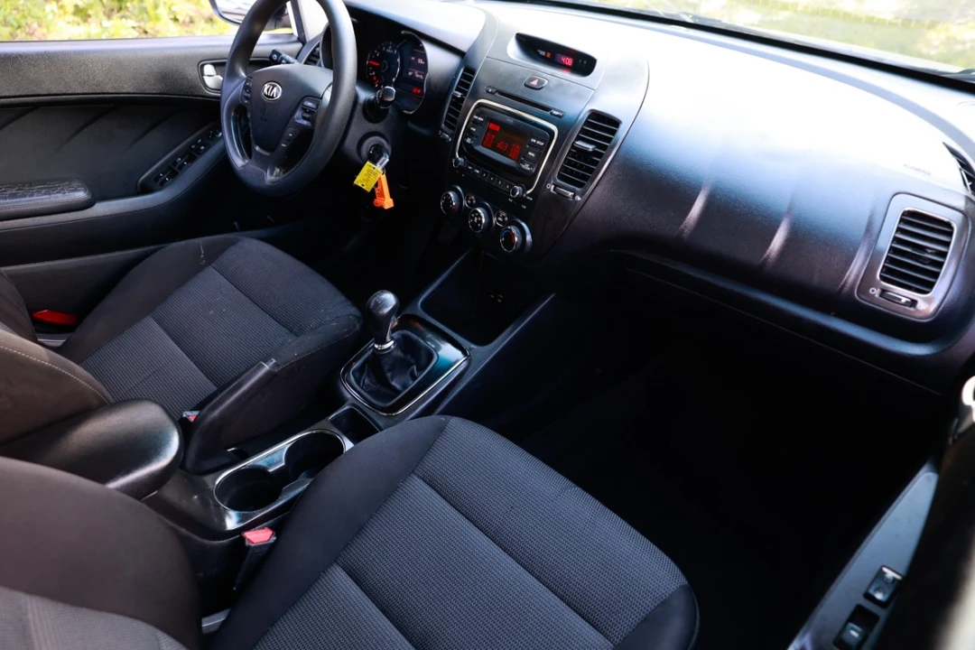 2017 Kia Forte - Image 16 of 21