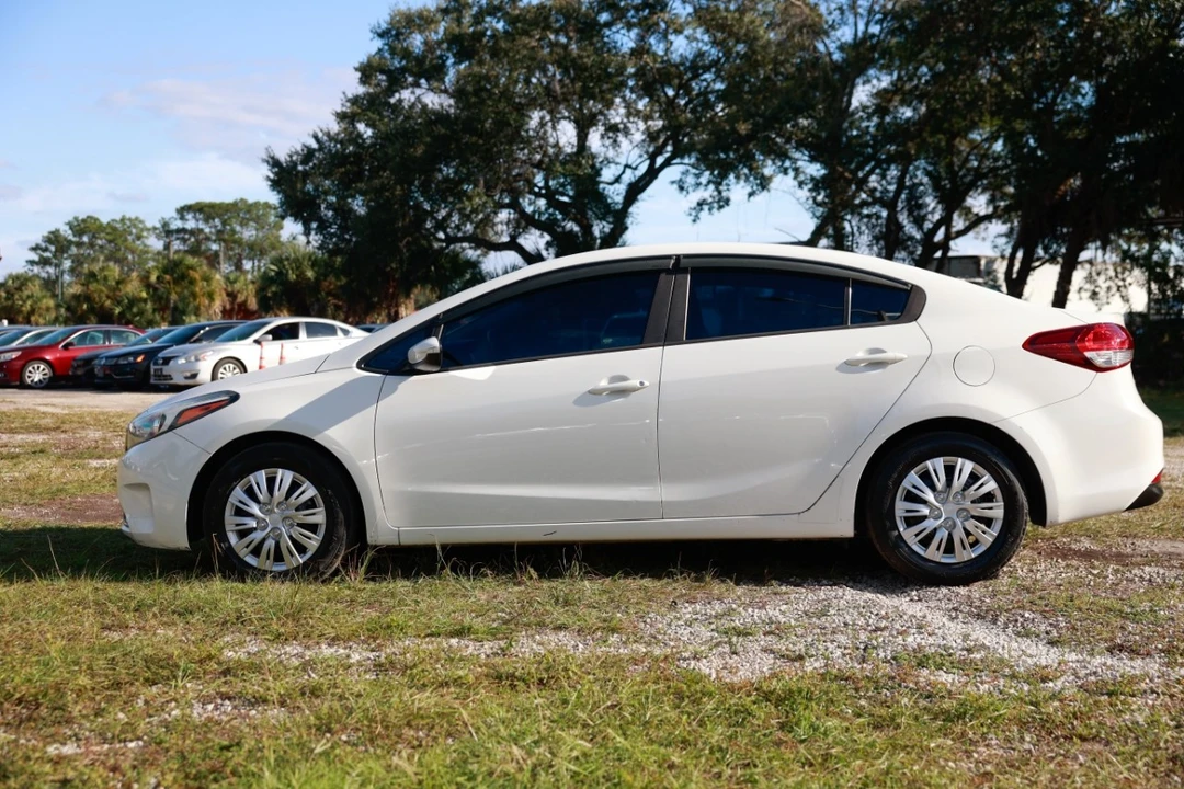 2017 Kia Forte - Image 3 of 12