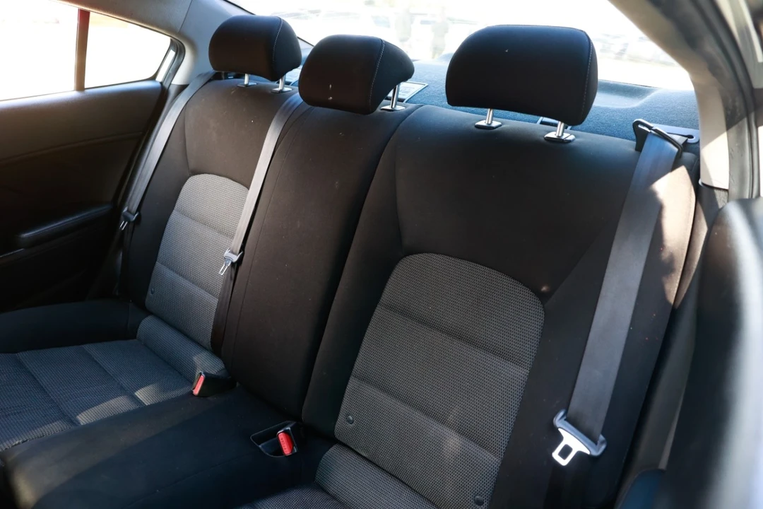 2017 Kia Forte - Image 8 of 12