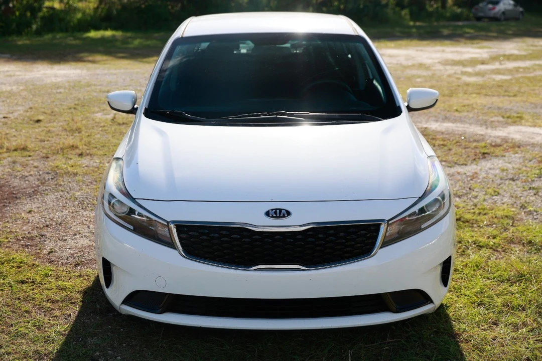 2017 Kia Forte - Image 19 of 21