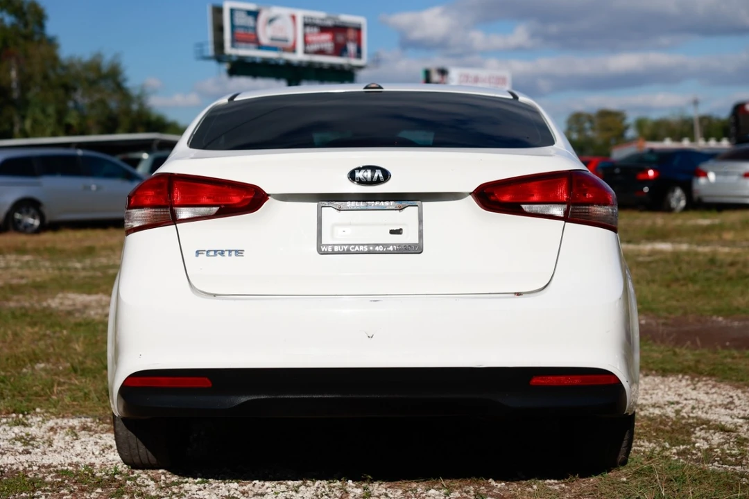 2017 Kia Forte - Image 7 of 12