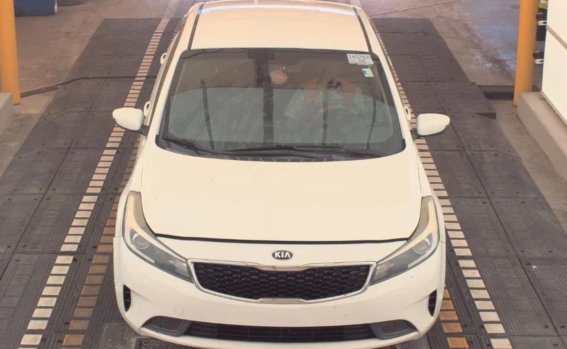 2017 Kia Forte - Image 2 of 6