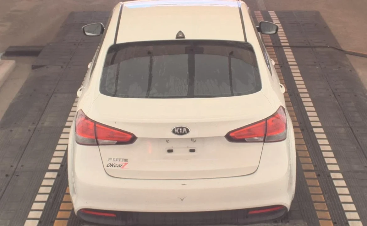 2017 Kia Forte - Image 3 of 6