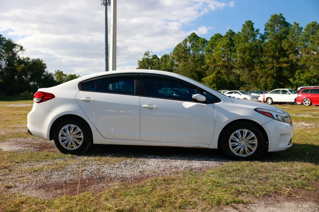 2017 Kia Forte - Image 13 of 21