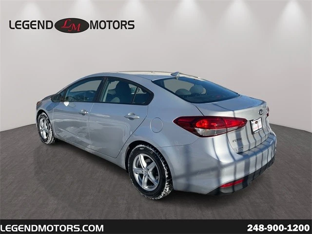 2017 Kia Forte - Image 6 of 12