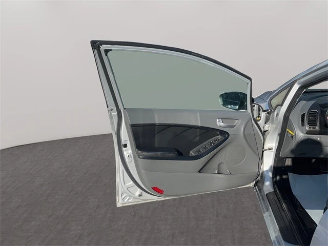 2017 Kia Forte - Image 11 of 12