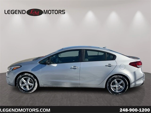 2017 Kia Forte - Image 5 of 12