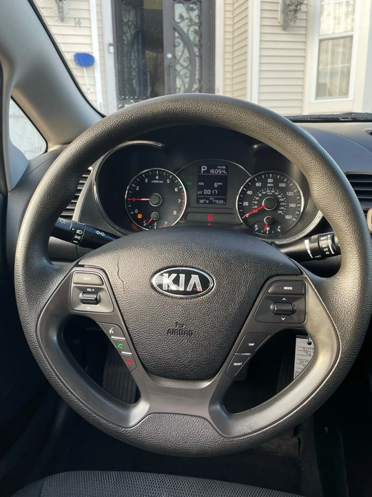 2017 Kia Forte - Image 6 of 18