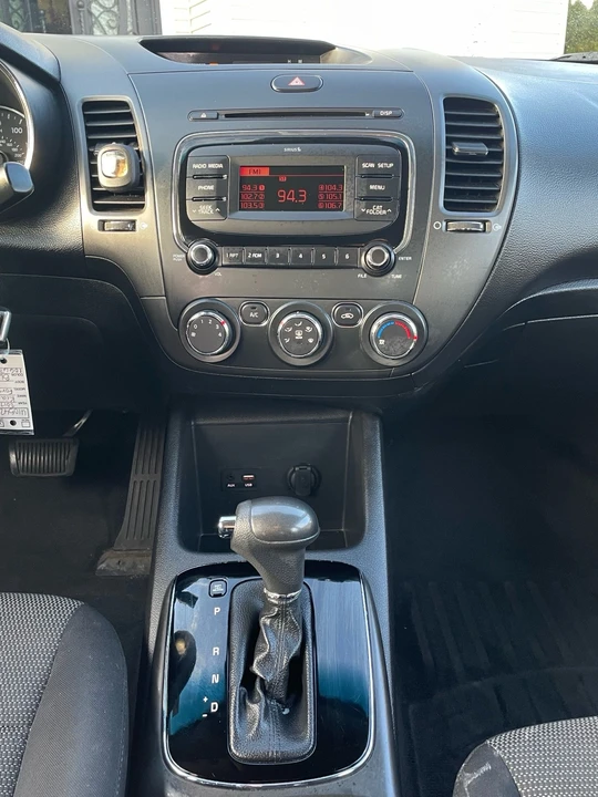 2017 Kia Forte - Image 11 of 18