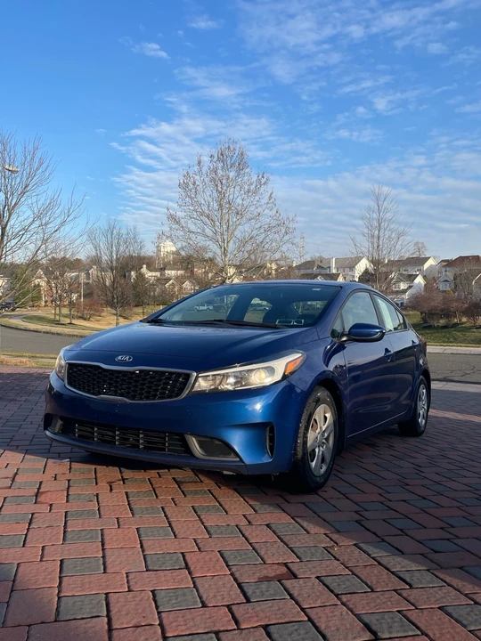 2017 Kia Forte - Image 2 of 18