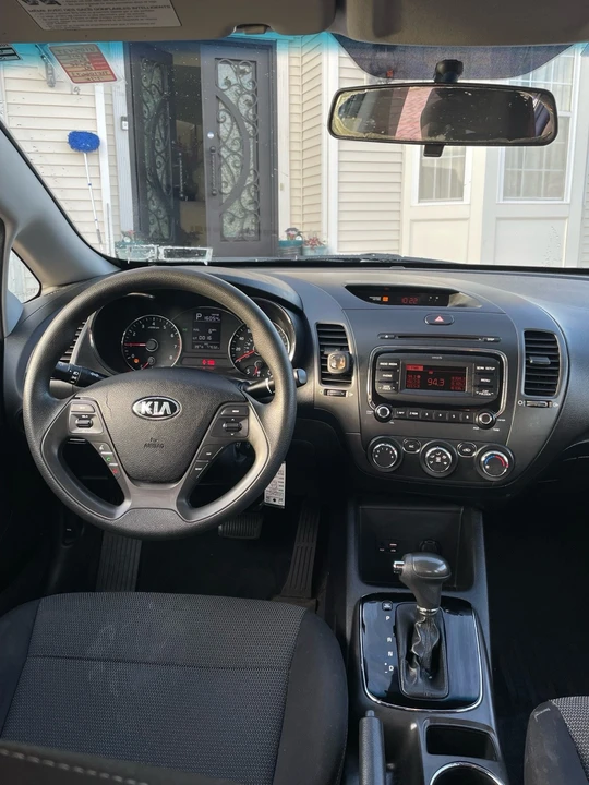 2017 Kia Forte - Image 9 of 18