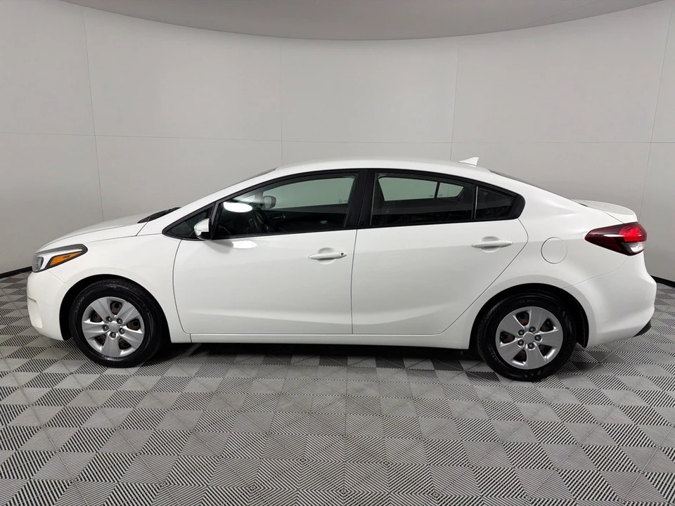 2017 Kia Forte - Image 7 of 12
