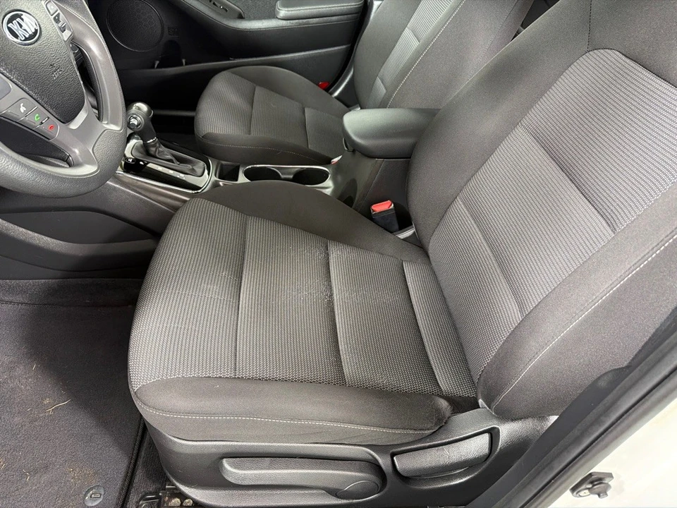 2017 Kia Forte - Image 10 of 12