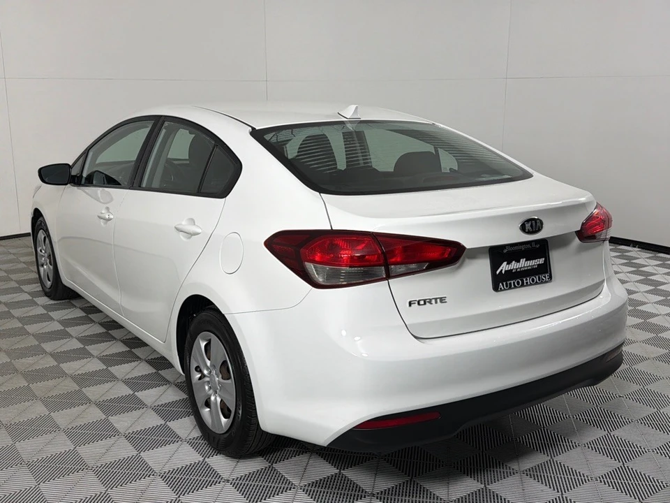 2017 Kia Forte - Image 6 of 12