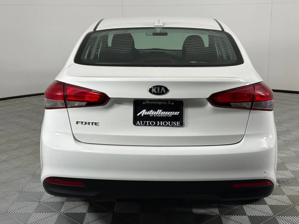 2017 Kia Forte - Image 5 of 12