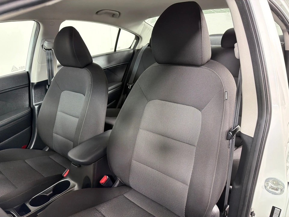 2017 Kia Forte - Image 11 of 12