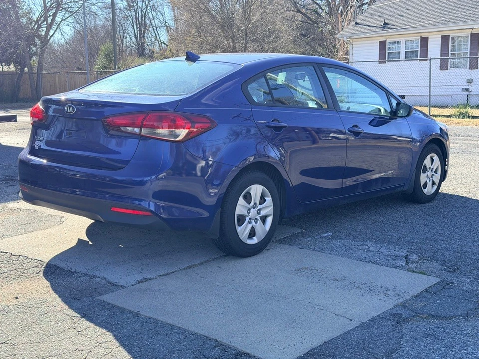 2017 Kia Forte - Image 5 of 17