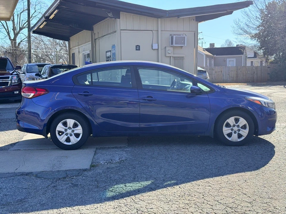2017 Kia Forte - Image 4 of 17