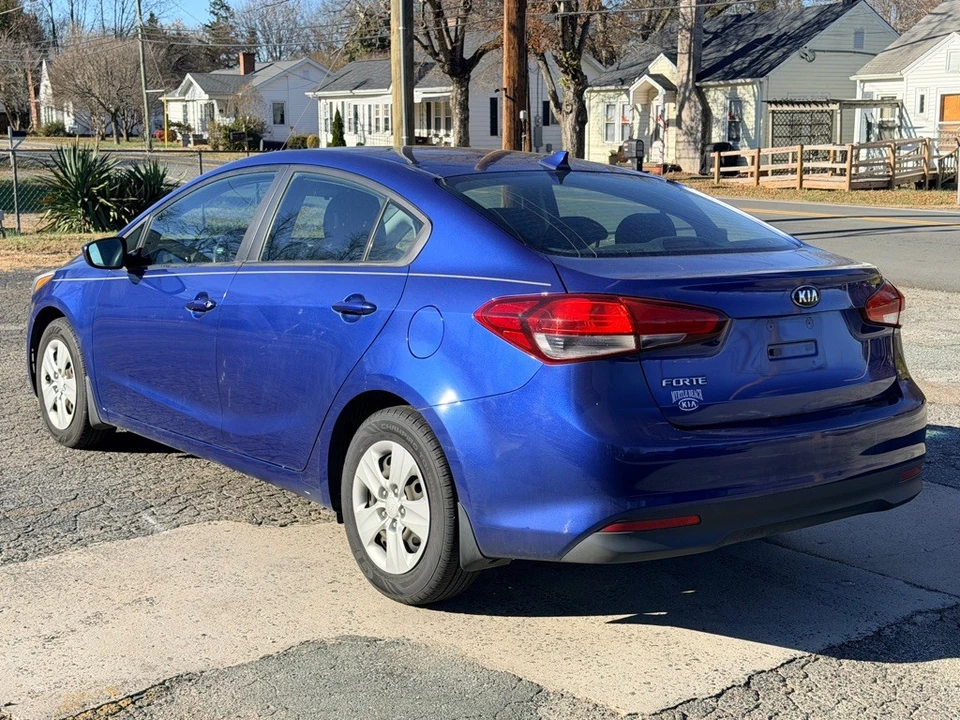 2017 Kia Forte - Image 9 of 17