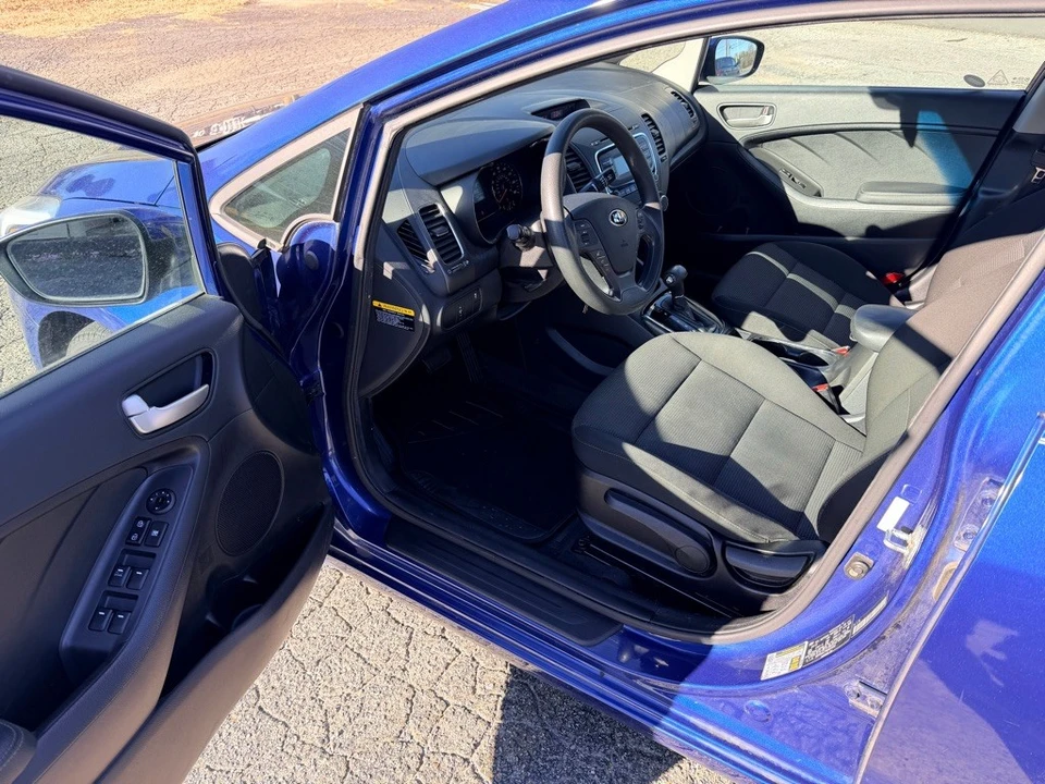 2017 Kia Forte - Image 11 of 17