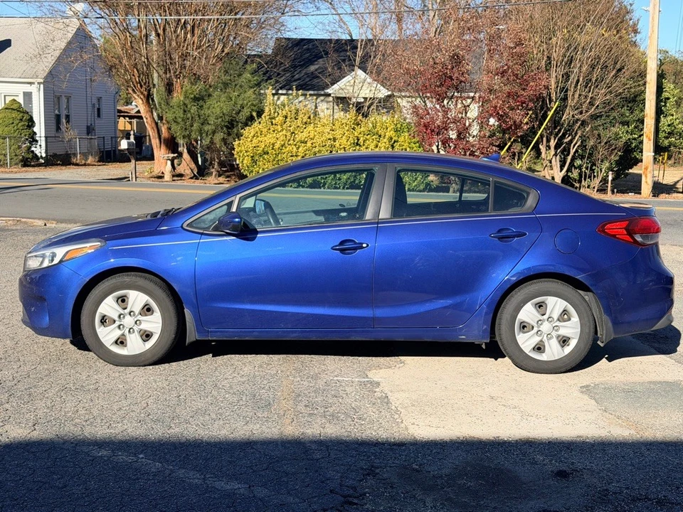 2017 Kia Forte - Image 10 of 17
