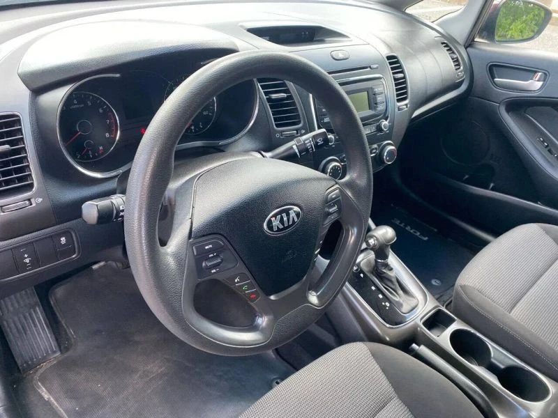 2017 Kia Forte - Image 10 of 11