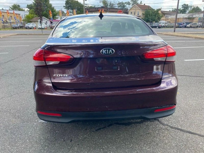 2017 Kia Forte - Image 5 of 11