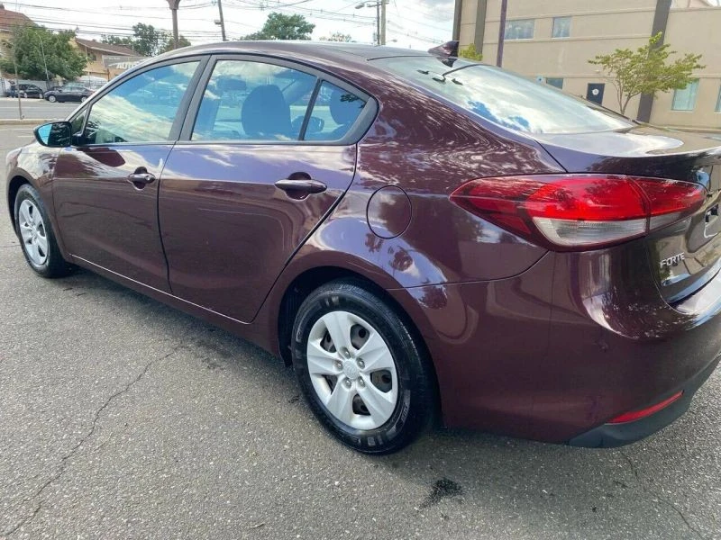 2017 Kia Forte - Image 4 of 11