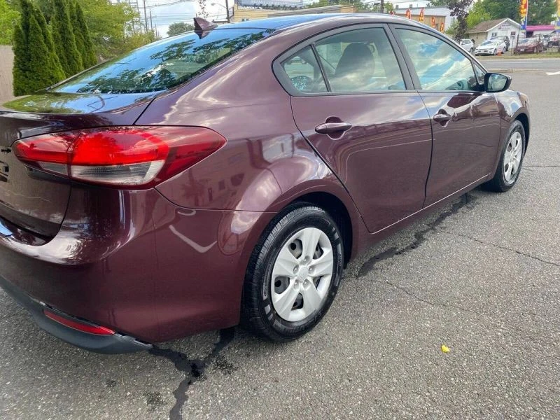 2017 Kia Forte - Image 6 of 11