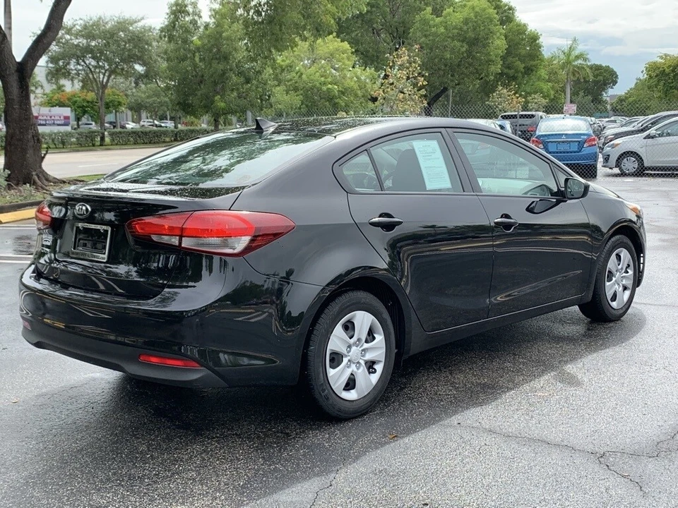 2017 Kia Forte - Image 3 of 12