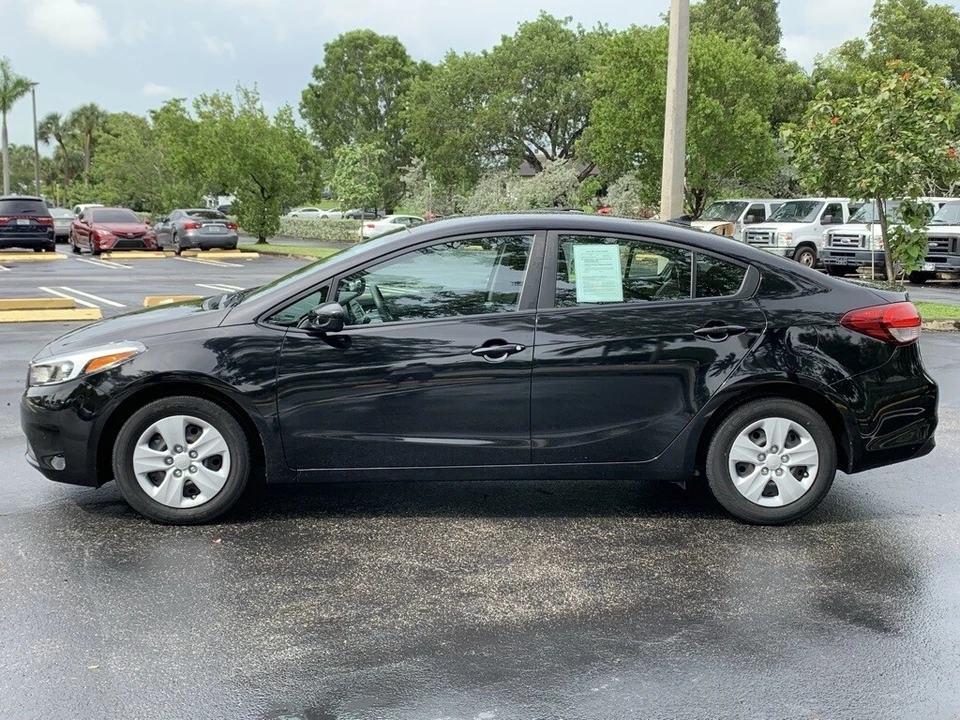 2017 Kia Forte - Image 11 of 12