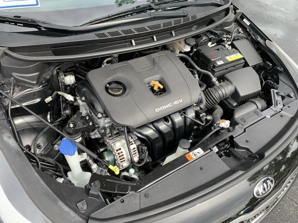 2017 Kia Forte - Image 8 of 12
