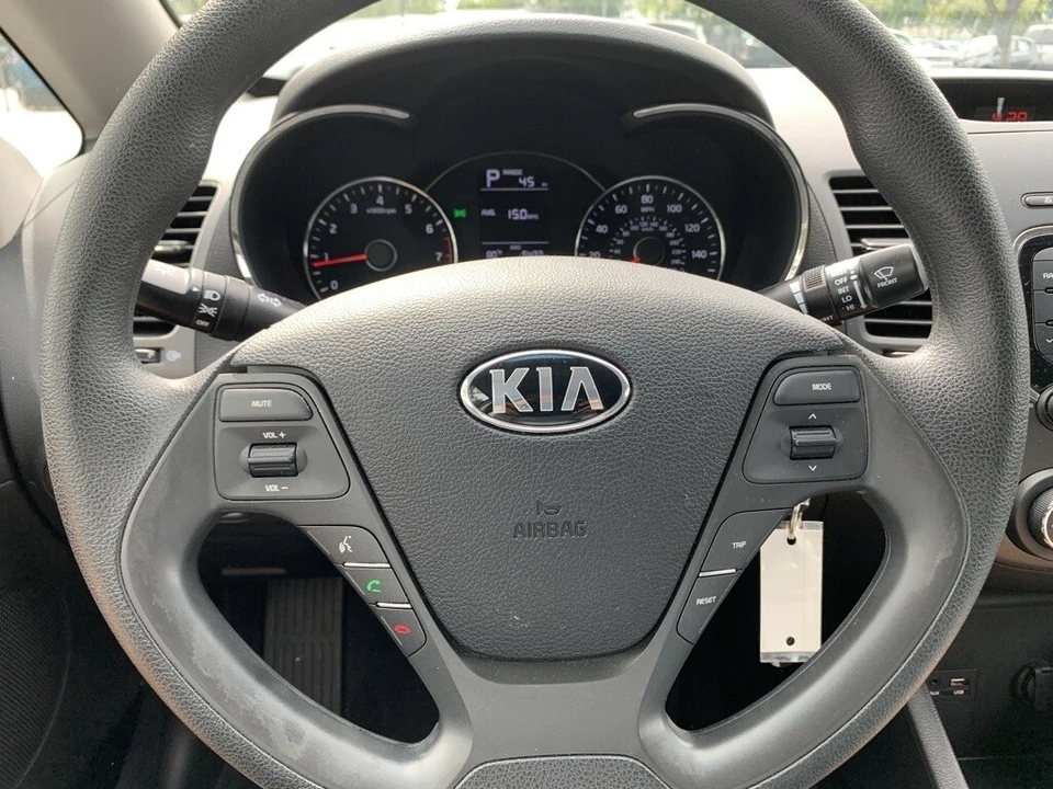 2017 Kia Forte - Image 5 of 12