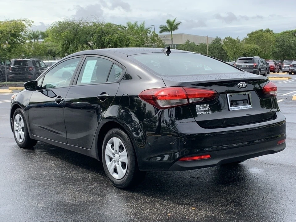 2017 Kia Forte - Image 4 of 12