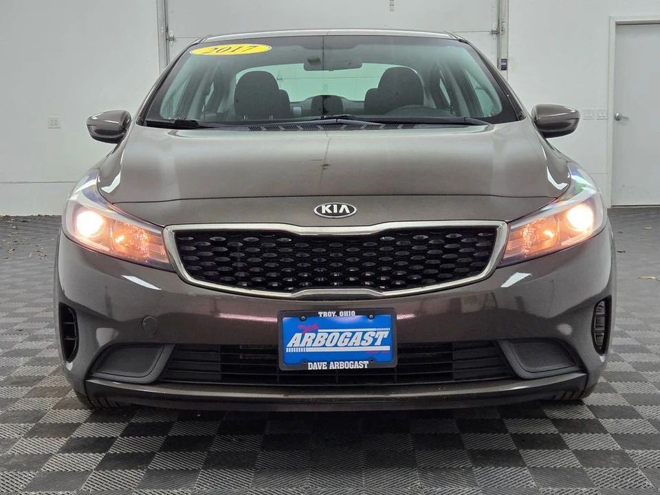 2017 Kia Forte - Image 10 of 12