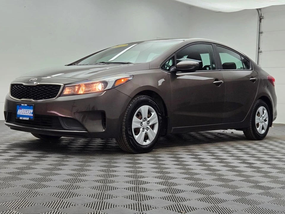 2017 Kia Forte - Image 9 of 12