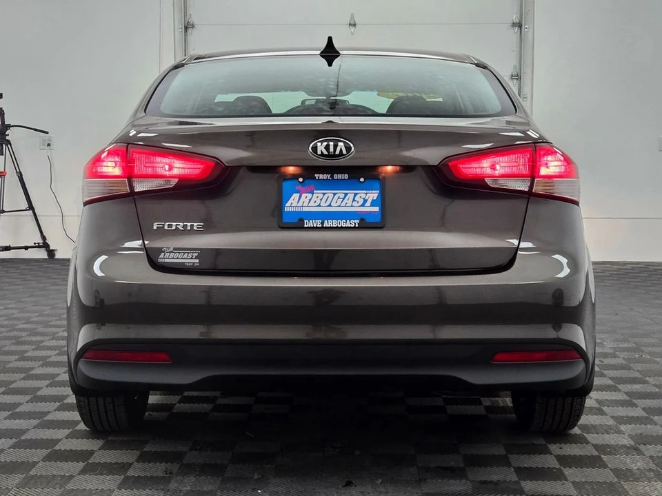 2017 Kia Forte - Image 6 of 12