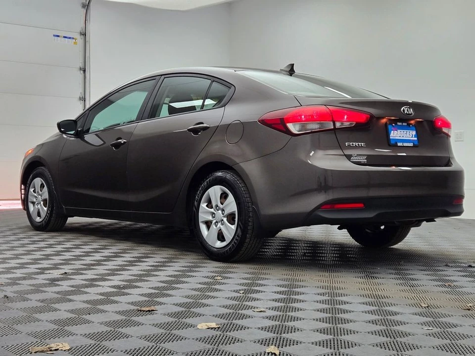 2017 Kia Forte - Image 7 of 12