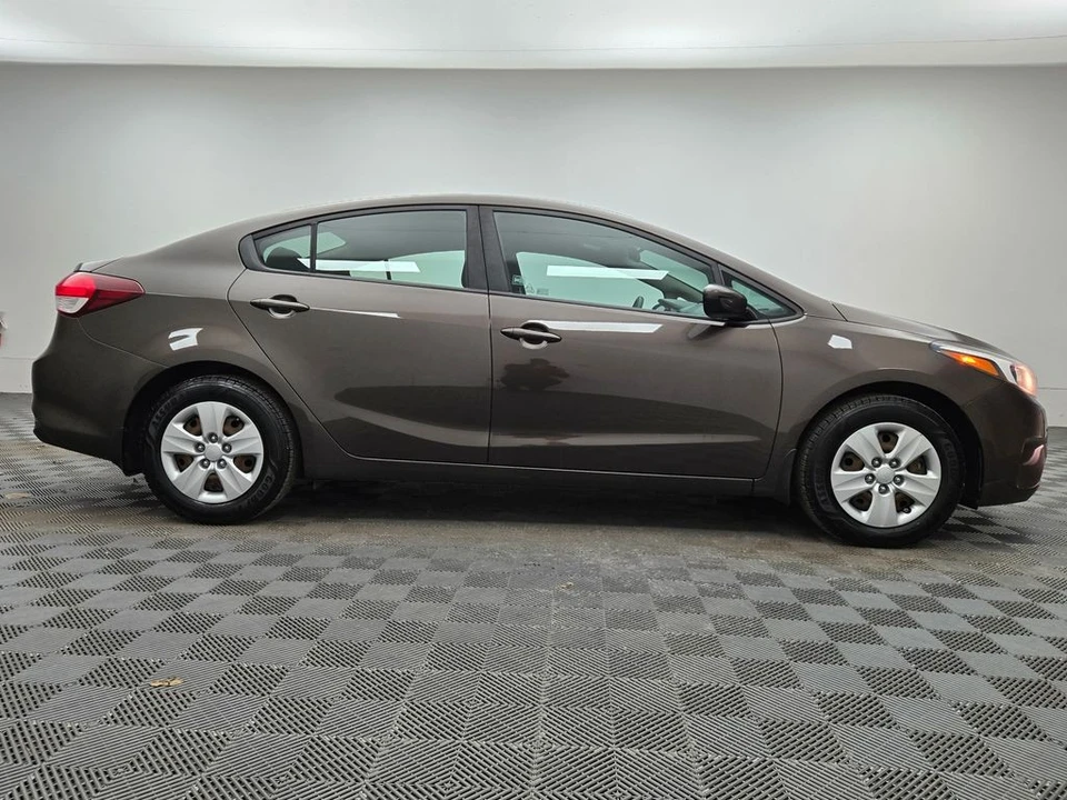 2017 Kia Forte - Image 4 of 12