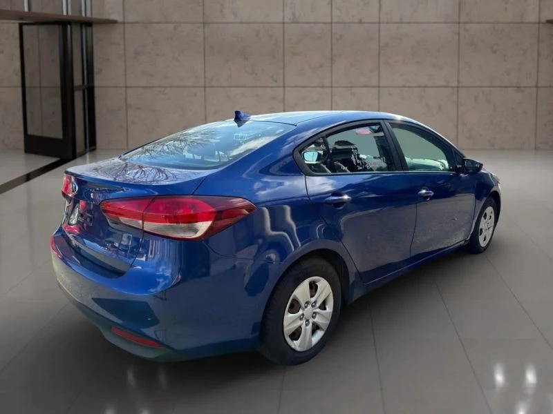 2017 Kia Forte - Image 5 of 12