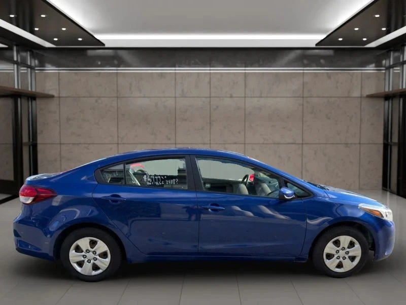 2017 Kia Forte - Image 4 of 12