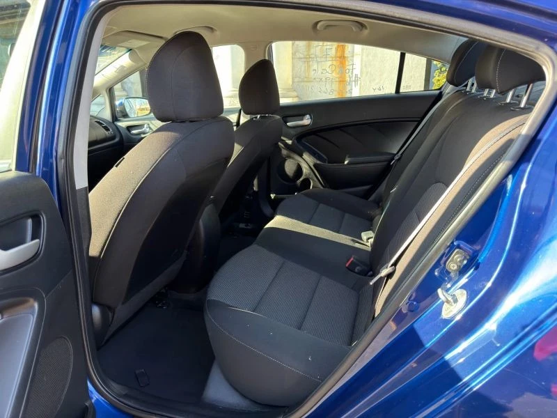 2017 Kia Forte - Image 9 of 12