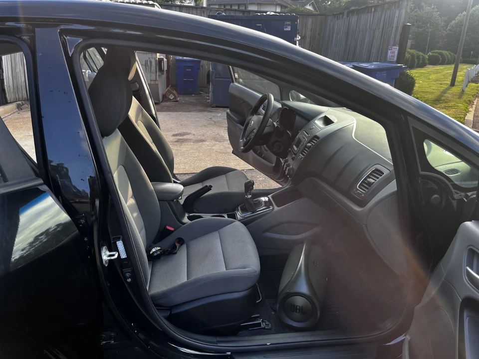 2017 Kia Forte - Image 9 of 16