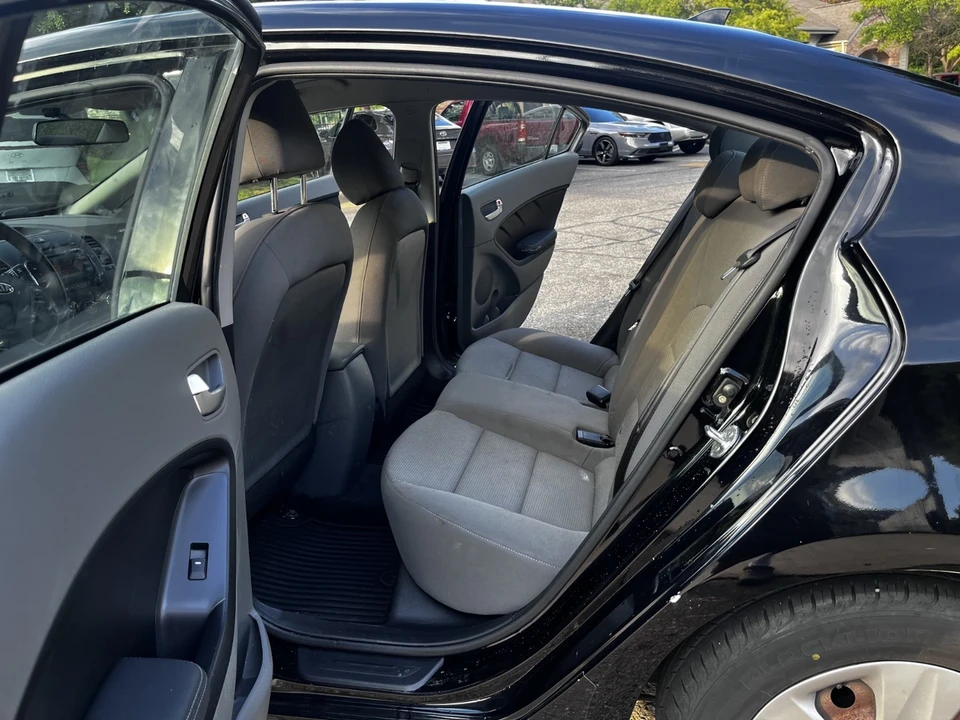 2017 Kia Forte - Image 12 of 16