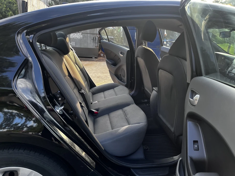2017 Kia Forte - Image 10 of 16