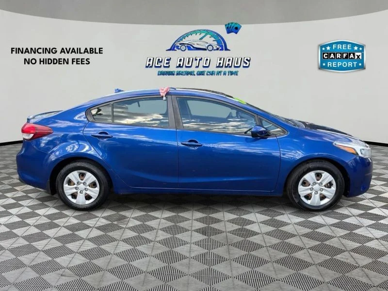 2017 Kia Forte - Image 8 of 12