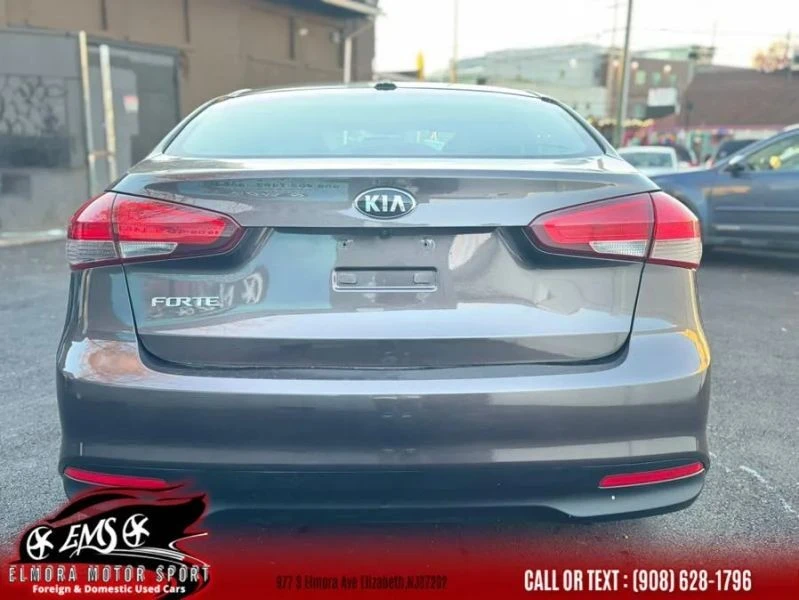 2017 Kia Forte - Image 10 of 12